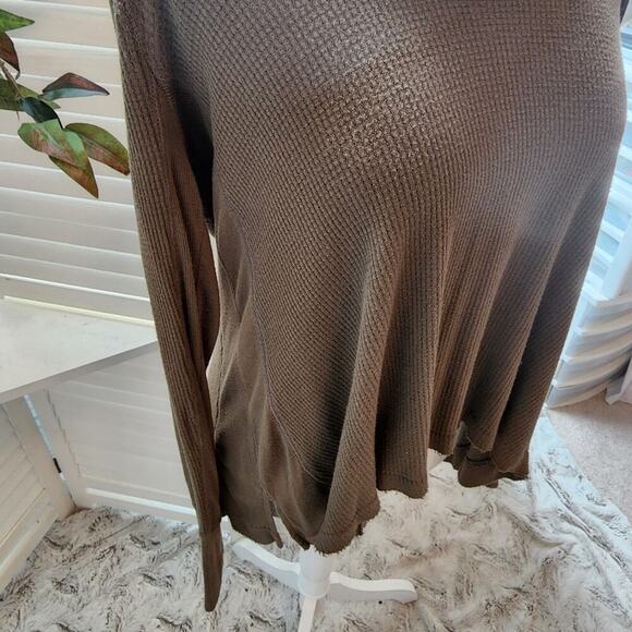 WE THE FREE MALIBU GREEN HIGH LOW LONG SLEEVE THERMAL SIZE XS (OVERSIZED) - Picture 4 of 8